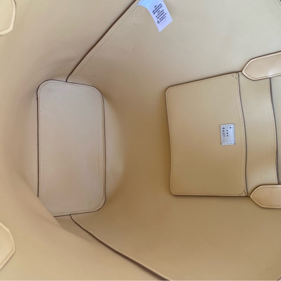 Large Tote - Picture 4 of 5